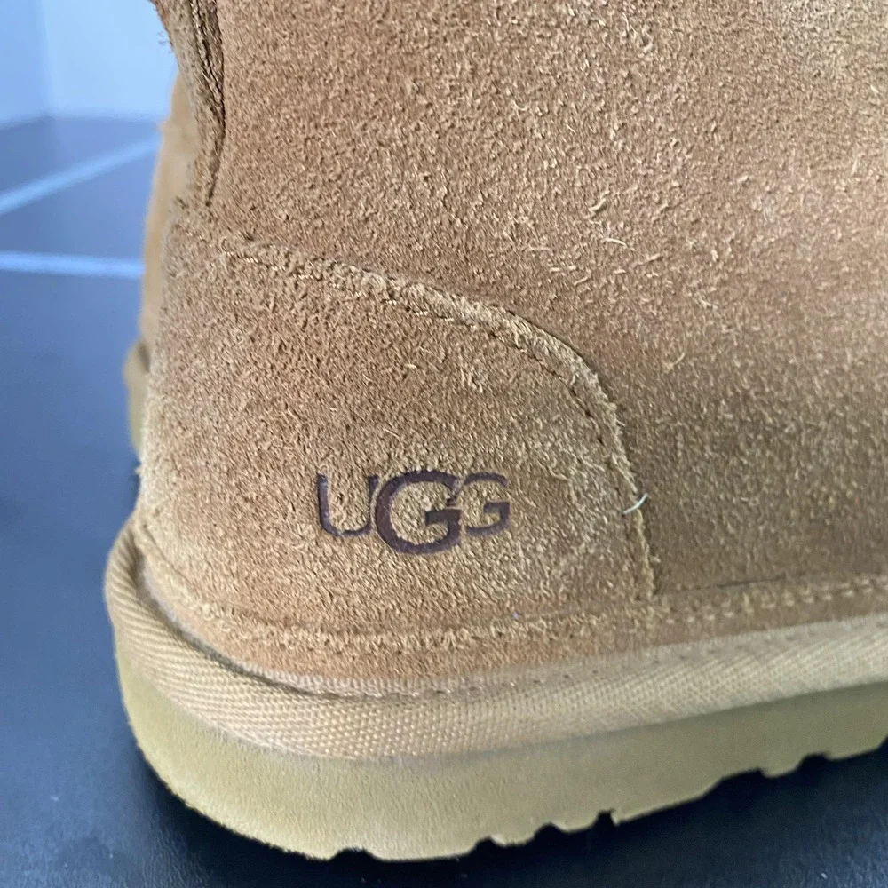 UGG Neumel Boots Mens Size 7 Brown Suede Chukka Sheepskin Lined‎ Casual 3236